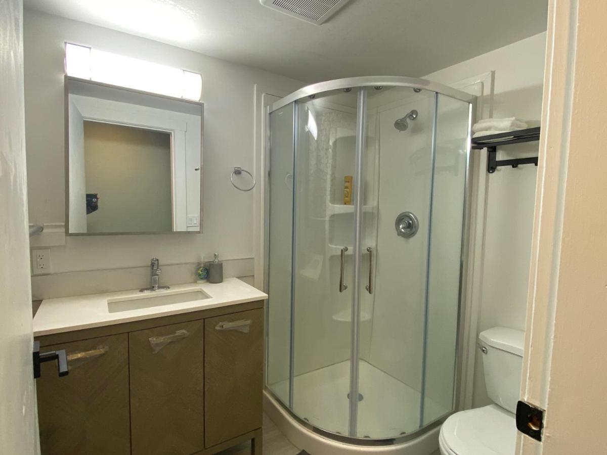 Hudson Homes Bnb Saanich Bagian luar foto
