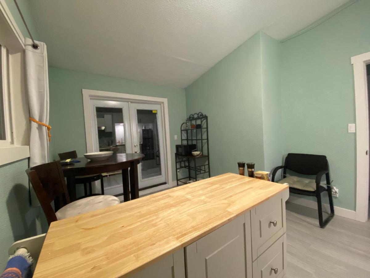 Hudson Homes Bnb Saanich Bagian luar foto
