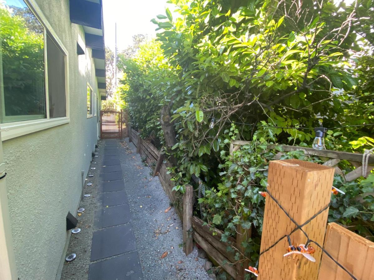Hudson Homes Bnb Saanich Bagian luar foto