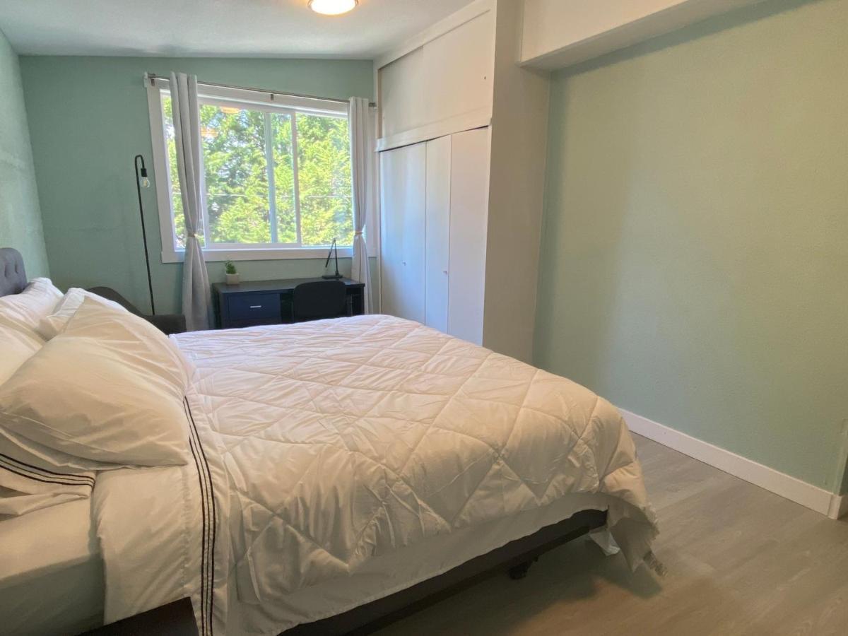 Hudson Homes Bnb Saanich Bagian luar foto