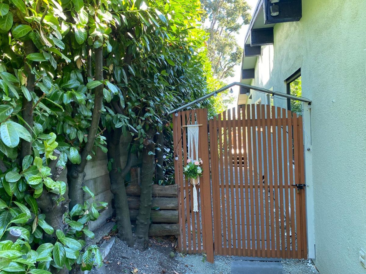 Hudson Homes Bnb Saanich Bagian luar foto