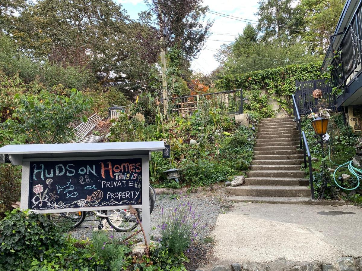 Hudson Homes Bnb Saanich Bagian luar foto